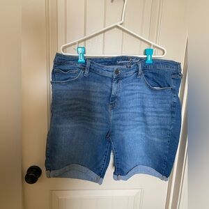 Universal Thread Jean shorts size 22